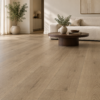 Sfeerimpressie van Magic Floors Saint Tropez eiken klik PVC in een lichte woonkamer