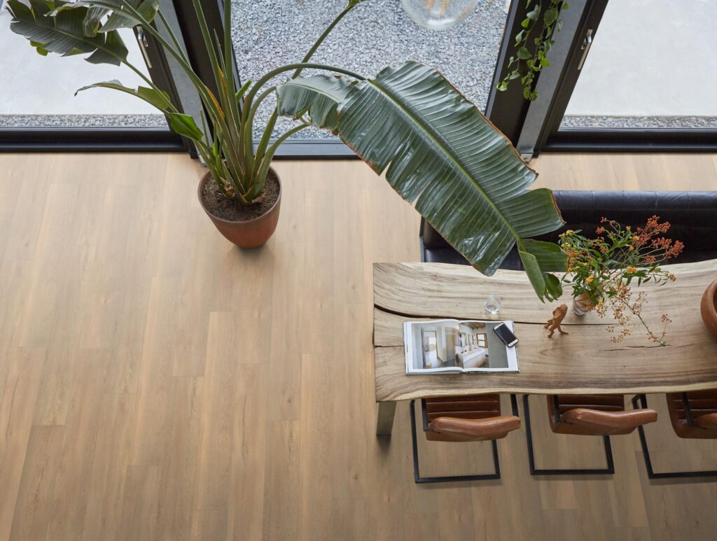 Saarland beige eiken laminaat – in een interieur
